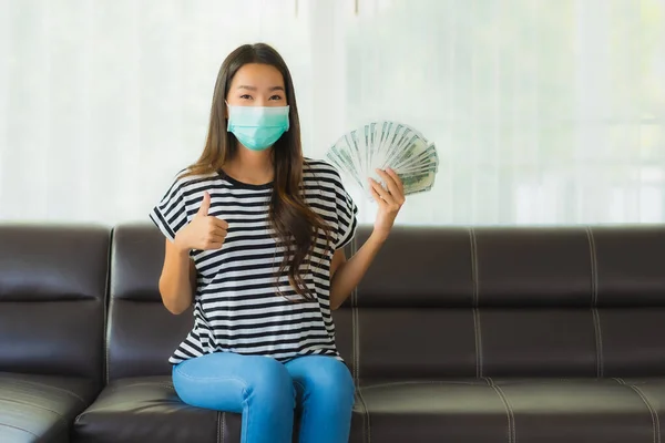 Portrait Beautiful Young Asian Woman Mask Sofa Show Money Cash — Stock Photo, Image