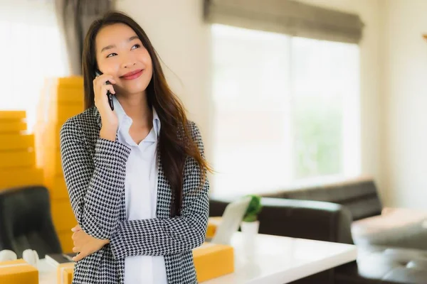 Retrato Hermosa Joven Mujer Negocios Asiática Trabajo Desde Casa Con — Foto de Stock