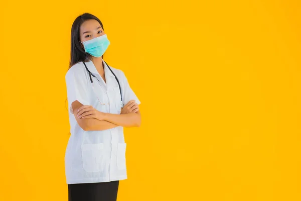 Portrait Belle Jeune Asiatique Médecin Femme Avec Masque Pour Protéger — Photo