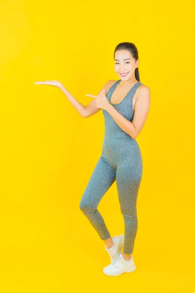 Ritratto Bella Giovane Donna Asiatica Con Abbigliamento Sportivo Pronto Esercizio — Foto Stock
