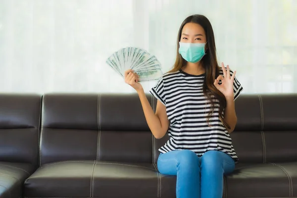 Portrait Beautiful Young Asian Woman Mask Sofa Show Money Cash — Stock Photo, Image