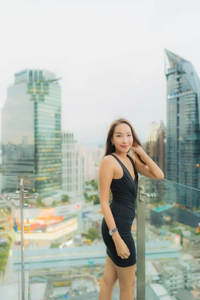 Portrait Beautiful Young Asian Woman Relax Enjoy Restaurant Rooftop City — Stock Photo, Image