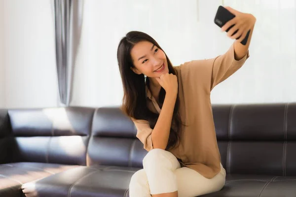 Portrait Beautiful Young Asian Woman Use Mobile Smartphone Cellphone Coffee — Stock Photo, Image