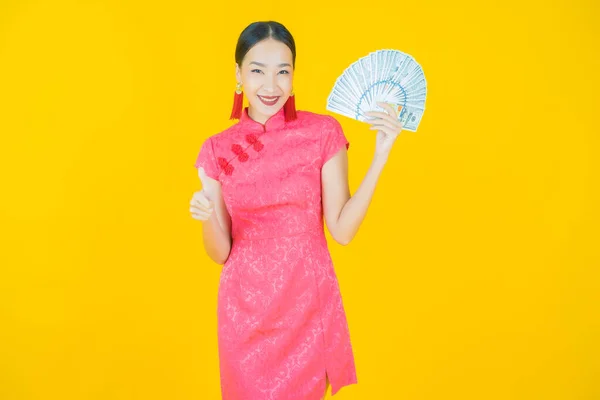 Portrait Belle Jeune Femme Asiatique Sourire Avec Beaucoup Argent Argent — Photo