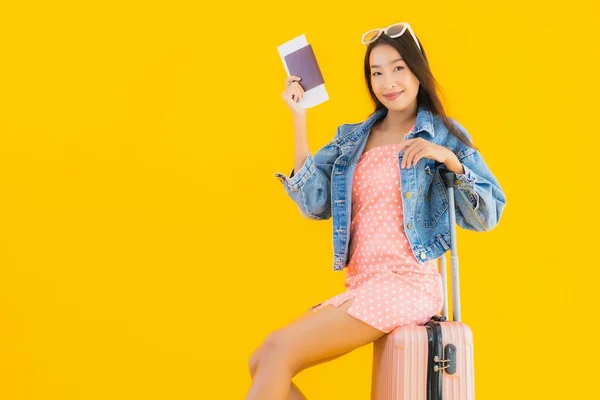 Retrato Hermosa Joven Asiática Mujer Con Equipaje Bolsa Viaje Con —  Fotos de Stock