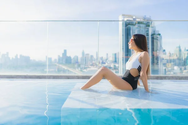 Portrait Beautiful Young Asian Woman Relax Leisure Swimming Pool Vacation — Stock Photo, Image