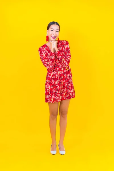 Ritratto Bella Giovane Donna Asiatica Sorriso Azione Cinese Nuovo Concetto — Foto Stock