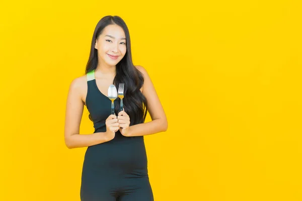 Portret Piękna Młoda Azjatycka Kobieta Nosić Strój Siłowni Gotowy Ćwiczeń — Zdjęcie stockowe