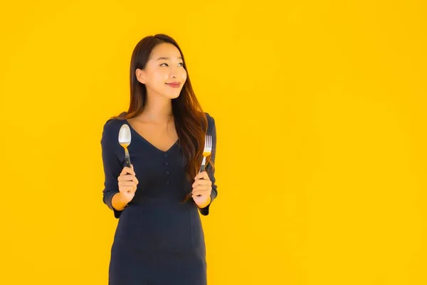 Retrato Hermosa Joven Asiática Mujer Con Cuchara Tenedor Listo Para — Foto de Stock