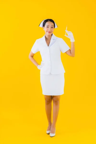 Retrato Bonito Jovem Asiático Mulher Tailandês Enfermeira Desgaste Luva Amarelo — Fotografia de Stock