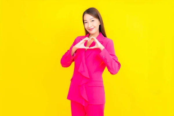 Retrato Hermosa Joven Asiática Mujer Sonrisa Acción Sobre Amarillo Color —  Fotos de Stock