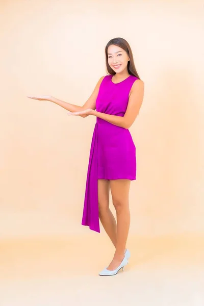 Porträt Schöne Junge Asiatische Frau Aktion Auf Farbe Isoliert Hintergrund — Stockfoto