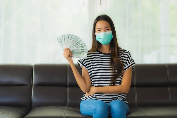Portrait Beautiful Young Asian Woman Mask Sofa Show Money Cash — Stock Photo, Image