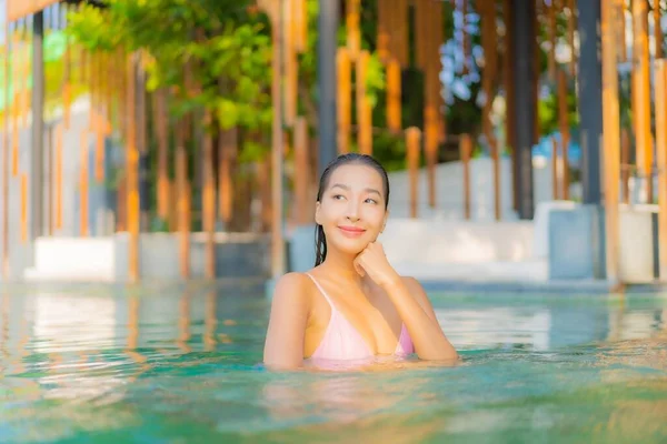 Retrato Bonito Jovem Asiático Mulher Relaxar Sorriso Desfrutar Lazer Torno — Fotografia de Stock