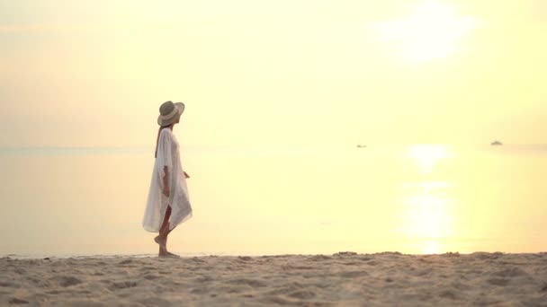 Rekaman Wanita Asia Pantai Selama Liburan Musim Panas — Stok Video