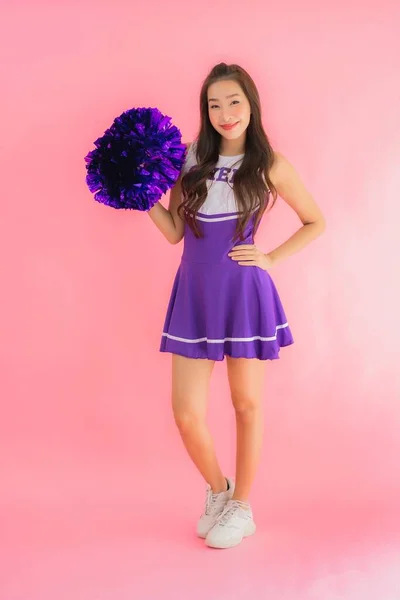 Retrato Hermosa Joven Asiática Mujer Animadora Sonrisa Feliz Aislado Rosa — Foto de Stock