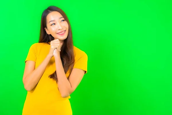 Portret Mooie Jonge Aziatische Vrouw Glimlach Met Actie Groen Geïsoleerde — Stockfoto