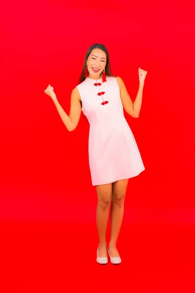 Portret Mooie Jonge Aziatische Vrouw Dragen Chinese Nieuwjaar Kleding Rode — Stockfoto