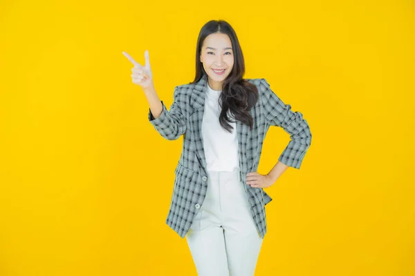 Retrato Bonito Jovem Asiático Mulher Sorriso Com Ação Cor Fundo — Fotografia de Stock