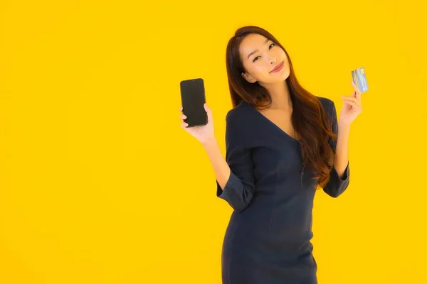 Porträt Schöne Junge Asiatische Frau Mit Smartphone Oder Handy Und — Stockfoto