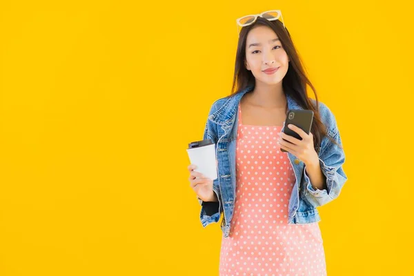 Portrait Beautiful Young Asian Woman Coffee Cup Smart Mobile Phone — Stock Photo, Image