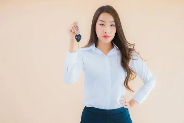 Retrato Hermosa Joven Negocio Asiático Mujer Con Coche Llave Color —  Fotos de Stock