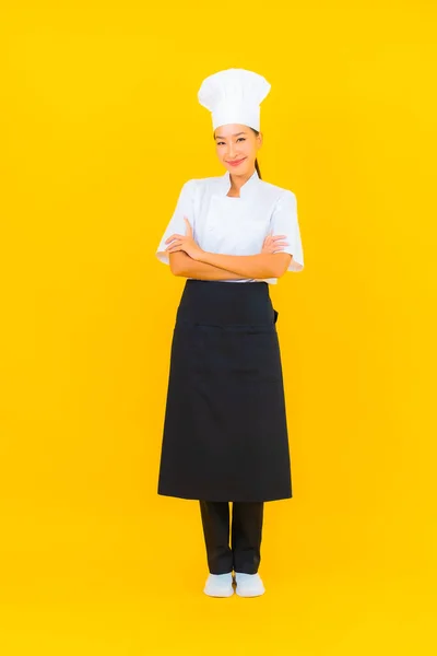 Ritratto Bella Giovane Donna Asiatica Chef Cuoco Uniforme Con Cappello — Foto Stock