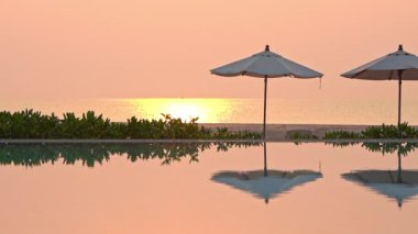 günbatımı güzel dalgalı denizde sakin görüntüleri