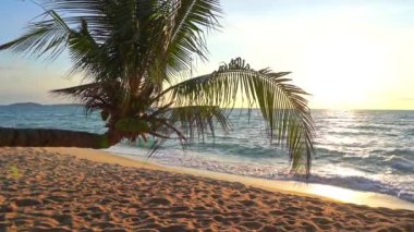 günbatımı güzel dalgalı denizde sakin görüntüleri