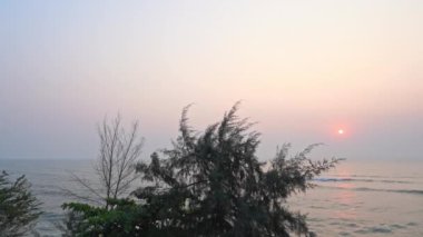 günbatımı güzel dalgalı denizde sakin görüntüleri