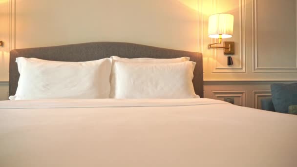 Piękne Luksusowe Wnętrza Sypialni Ośrodku Hotelowym — Wideo stockowe