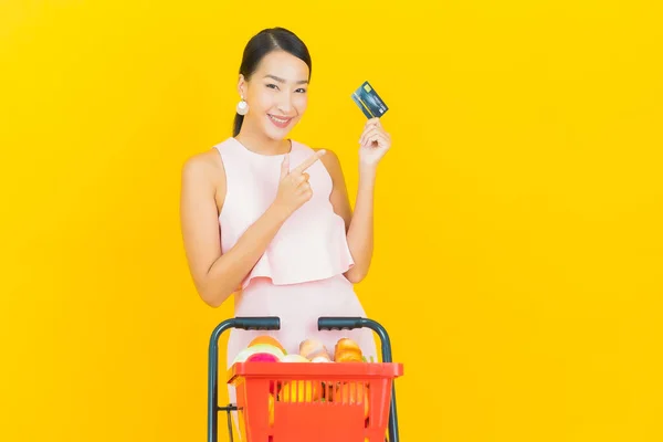 Portrait Beautiful Young Asian Woman Smile Grocery Basket Supermarket Yellow — Stock Photo, Image