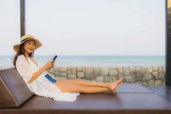 Portrait Young Asian Woman Using Smart Mobile Phone Outdoor Beach — Stock Photo, Image