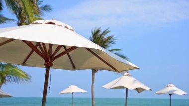 Güzel dalgalı denizin sakin görüntüleri.