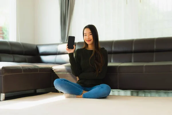 Portrait Beautiful Young Asian Woman Use Smart Mobile Phone Coffee — Stock Photo, Image