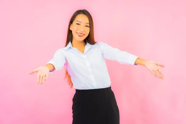 Portret Mooie Jonge Business Aziatische Vrouw Met Actie Roze Geïsoleerde — Stockfoto