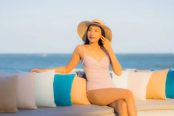 Retrato Bonito Jovem Asiático Mulher Feliz Sorriso Redor Mar Oceano — Fotografia de Stock