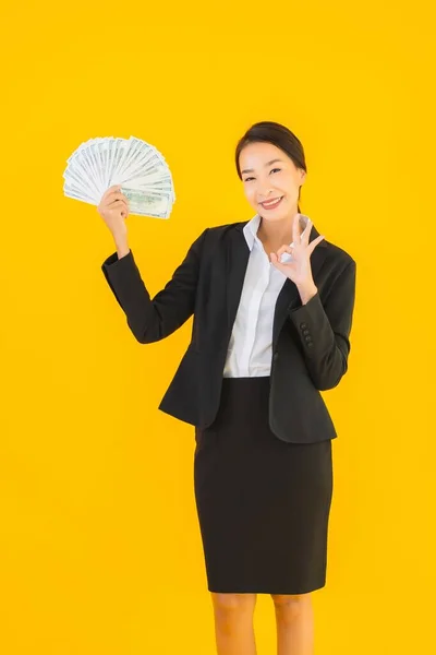 Retrato Bonito Jovem Mulher Asiática Com Monte Dinheiro Monet Amarelo — Fotografia de Stock