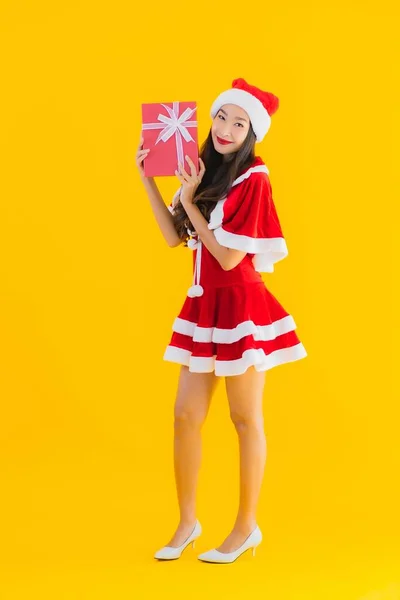 Портрет Красивий Молодий Азіатський Різдвяний Одяг Посмішка Капелюха Щасливі Червоною — стокове фото
