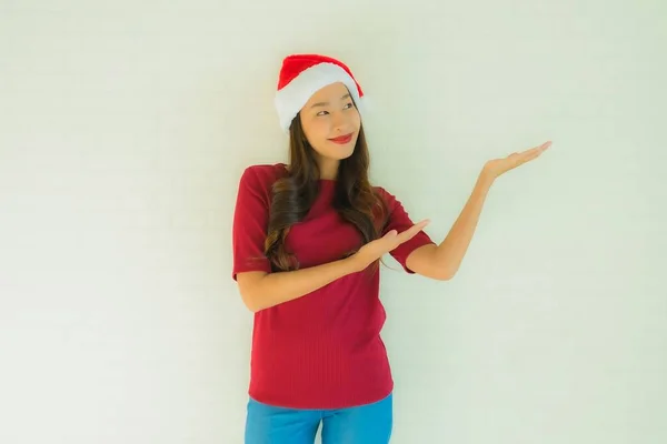 Portrait Belles Jeunes Femmes Asiatiques Portant Chapeau Père Noël Pour — Photo