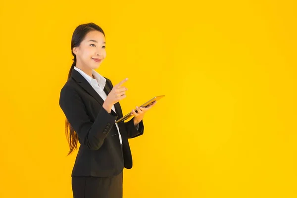 Retrato Bonito Jovem Asiático Mulher Feliz Sorriso Com Inteligente Tablets — Fotografia de Stock