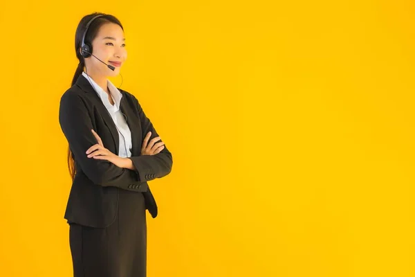 Retrato Hermosa Joven Mujer Asiática Negocios Con Auriculares Auriculares Para —  Fotos de Stock