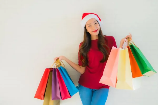 Ritratto Belle Giovani Donne Asiatiche Indossare Natale Cappello Babbo Natale — Foto Stock