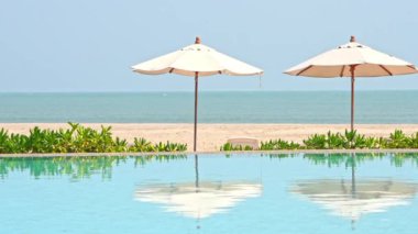 Güzel dalgalı denizin sakin görüntüleri.