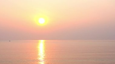 Güzel dalgalı denizin sakin görüntüleri.