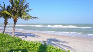 Güzel dalgalı denizin sakin görüntüleri.