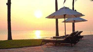 Güzel dalgalı denizin sakin görüntüleri.