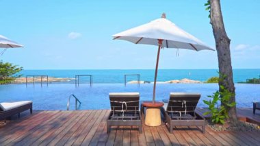 Güzel dalgalı denizin sakin görüntüleri.