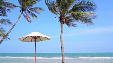 Güzel dalgalı denizin sakin görüntüleri.