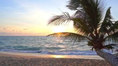 Güzel dalgalı denizin sakin görüntüleri.